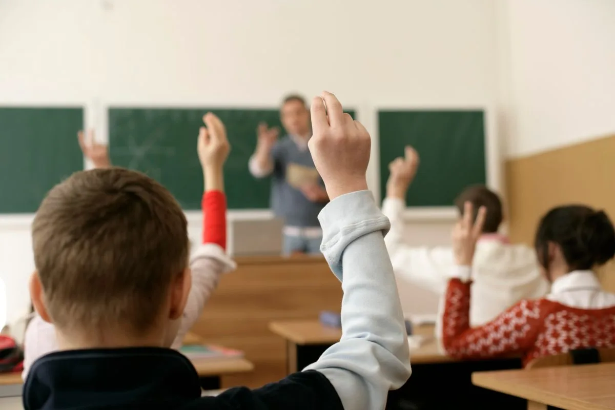 Colegio bilingüe de verdad o solo de nombre: cómo comprobarlo antes de matricular