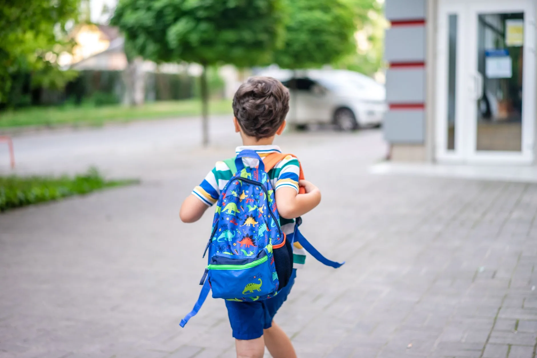 Escolarizar a un hijo recién llegado a España: trámites, plazos y dónde acudir