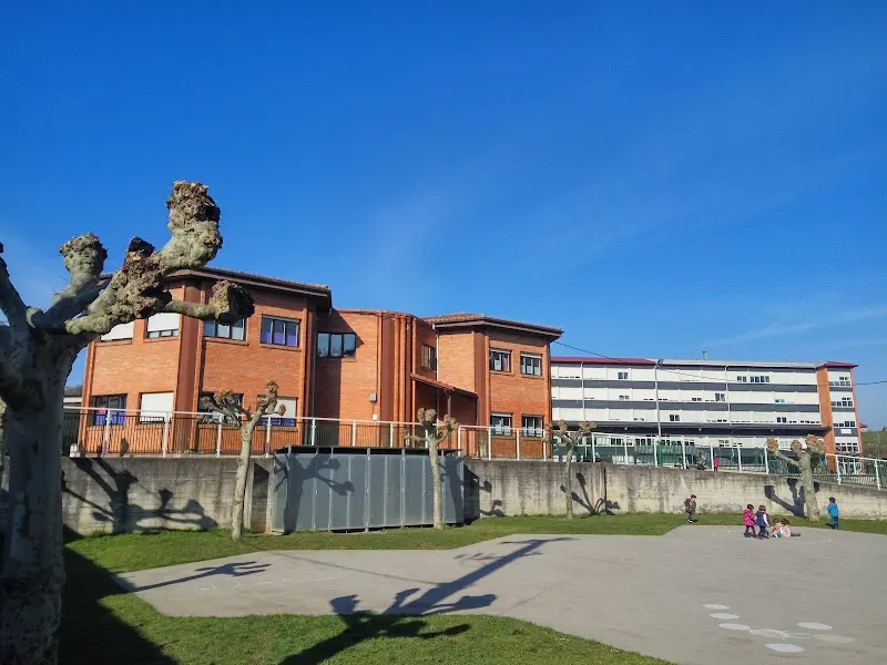 CEIP Mendiko Eskola HLHI - Colegio público en Amurrio - foto 2