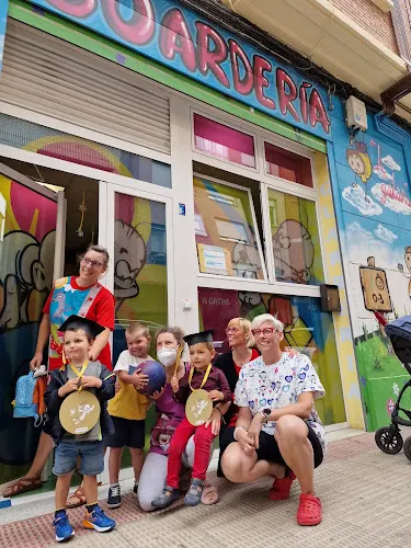GUARDERÍA INFANTIL A GATAS - Guardería en Logroño
