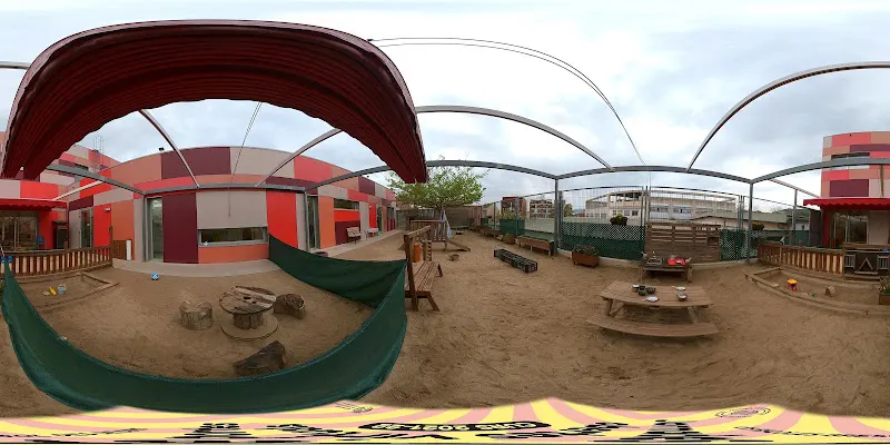Escuela infantil Municipal La Maduixa - Guardería en Santa Coloma de Gramenet - foto 2