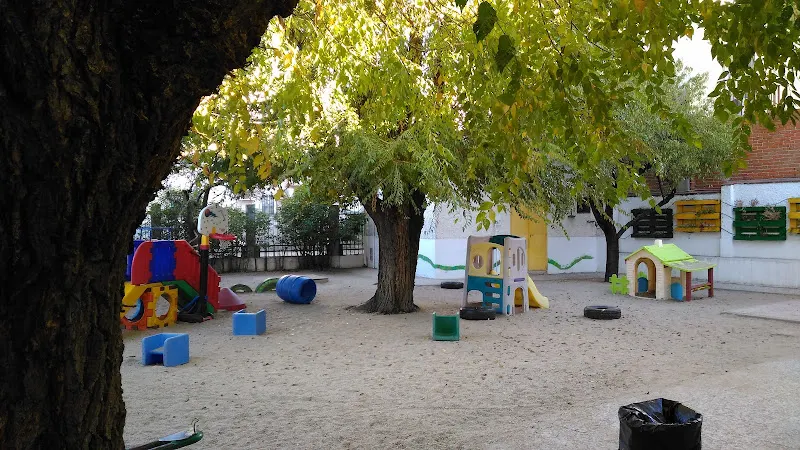 Escuela de Educación Infantil las Cigueñas - Colegio público en Mejorada del Campo - foto 2