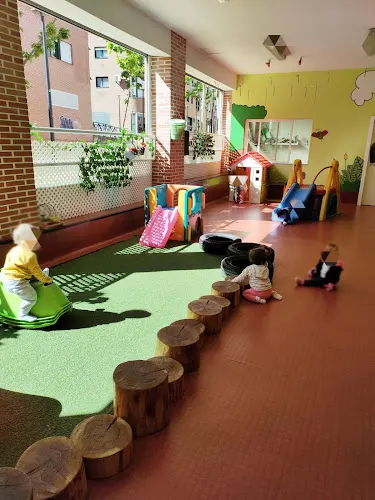 Huellas de lagartijas, Escuela Infantil respetuosa ( San Sebastián de los Reyes)