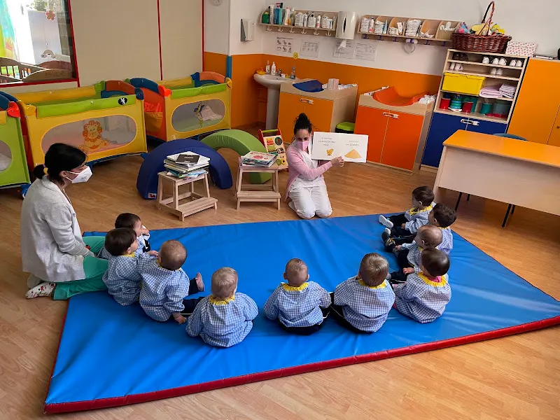 REINA CRISTINA - Escuelas Infantiles - Guardería en Alcalá de Henares - foto 2