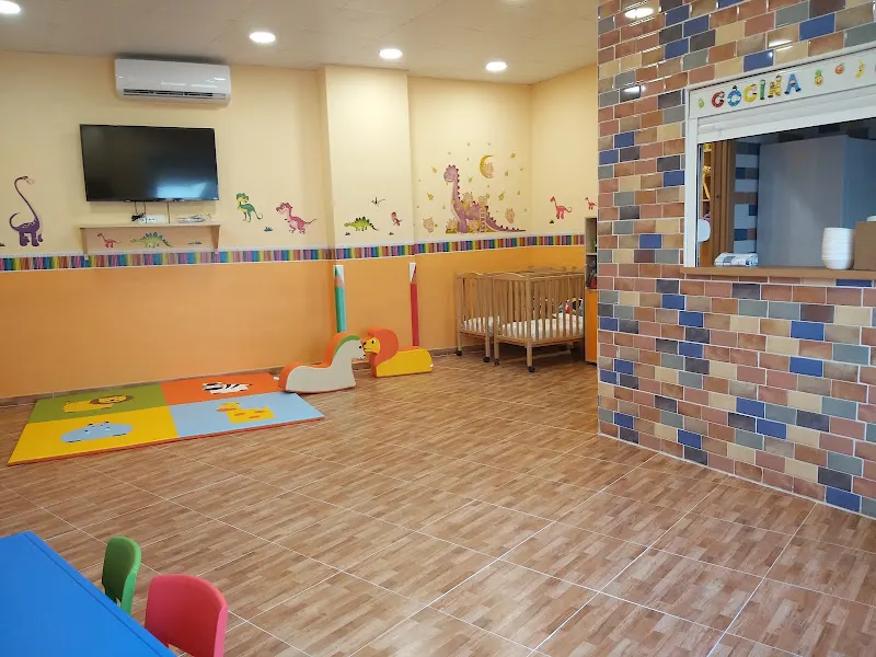 Escuela Infantil ️ El Castillo de Mi Bebe 2 - Guardería en Utrera - foto 2