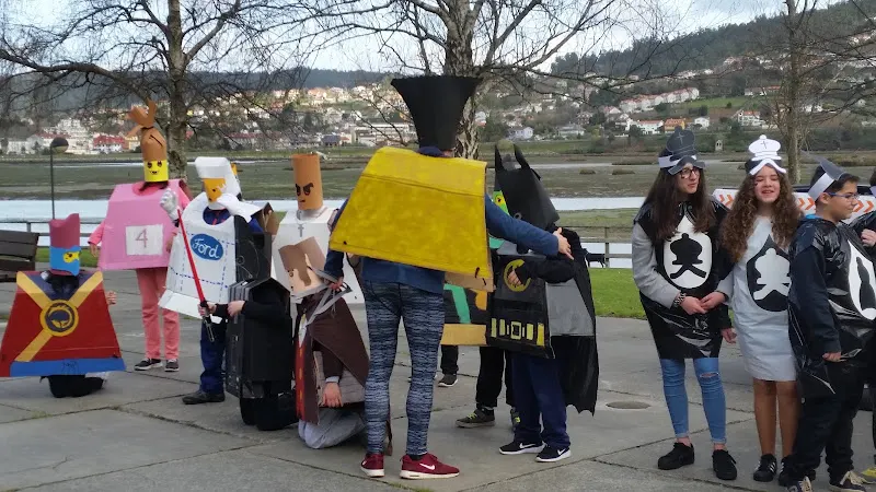 Centro Privado de Enseñanza Luis Vives - Colegio privado en Pontedeume - foto 2