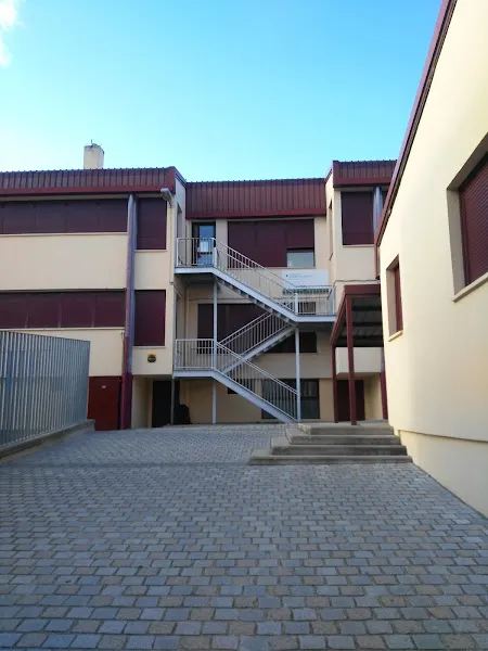 Colegio Público Ramiro de Maeztu - Colegio público en Oyon-Oion - foto 2