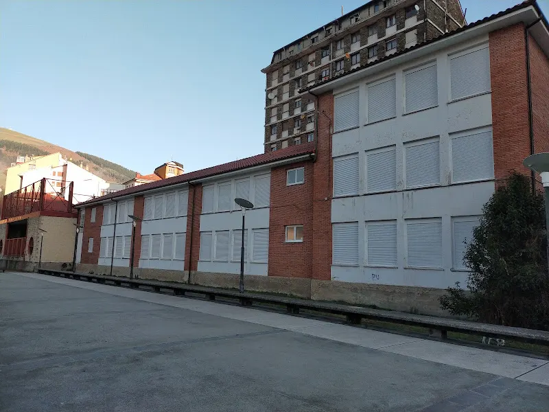 Colegio Público Maestro Casanova - Colegio público en Cangas del Narcea - foto 2
