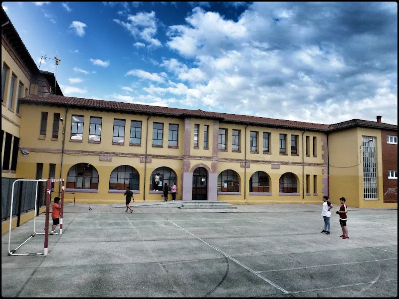 Colegio Público Almanzor - Colegio público en Candeleda - foto 2