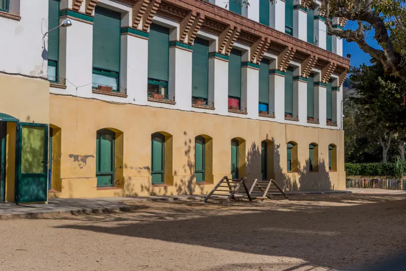 Escuela San Martí | Escuelas Modernistas - Colegio público en Arenys de Munt - foto 2