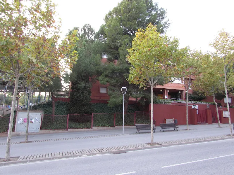 Escuela Mare de Déu De Montserrat - Colegio público en Castellbisbal - foto 2