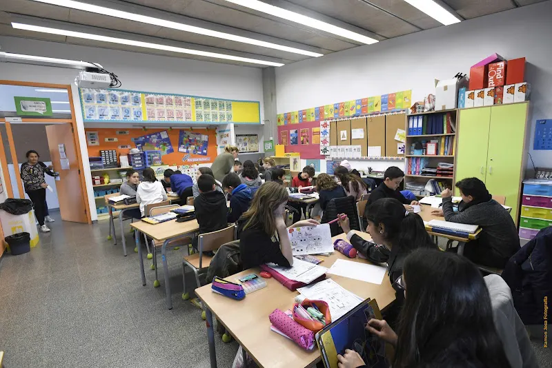 Escola Lluís Vives - Colegio público en Hospitalet de Llobregat (L) - foto 3