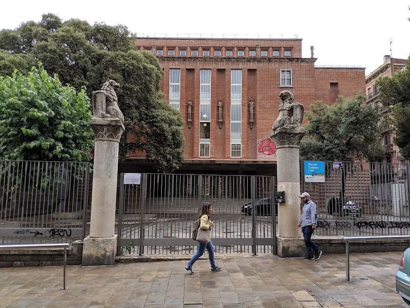 Escuela Collaso y Gil - Colegio público en Barcelona - foto 2