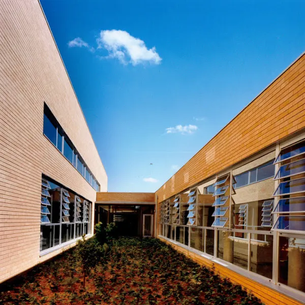 Escuela Pública La Muntanyeta - Colegio público en Bellvei - foto 2