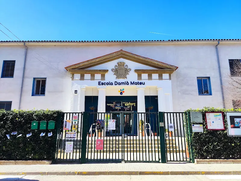 Escuela Damià Mateu - Colegio público en Llinars del Valles - foto 2