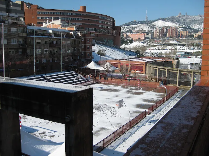 Escuela Taxonera - Escuela de primaria en Barcelona - foto 2
