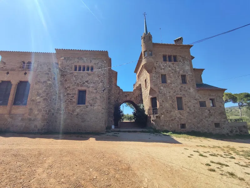Escuela colonia Güell - Colegio público en Santa Coloma de Cervello - foto 3