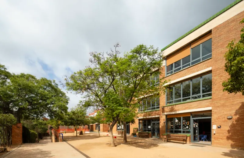 Escuela Garbí Pere Vergés - Escola d'educació general en Esplugues de Llobregat - foto 2