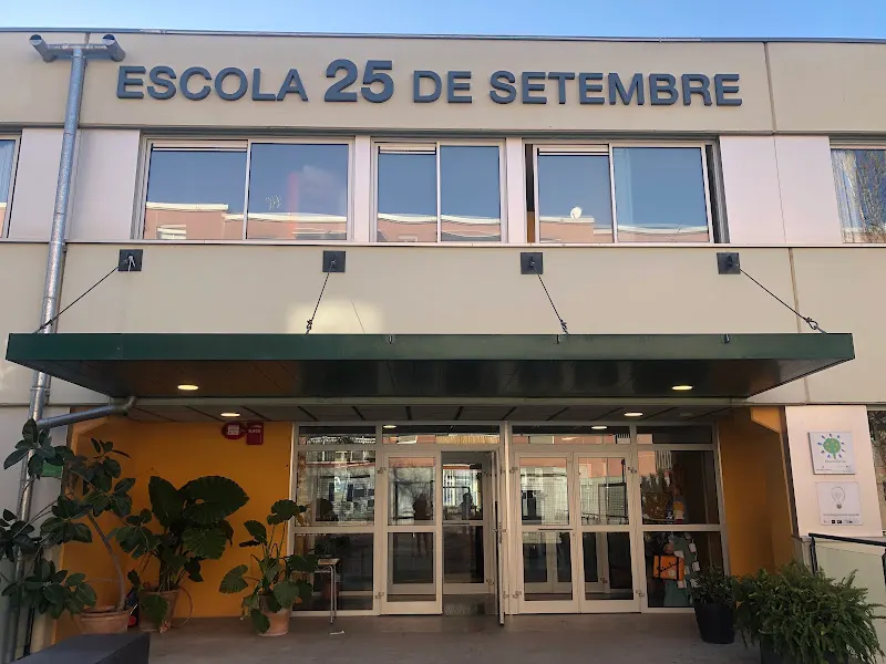 Escuela 25 de Setembre - Escuela de enseñanza general en Rubí - foto 2