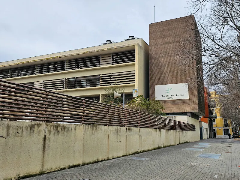 Escola L'Arenal de Llevant - Colegio público en Barcelona - foto 2