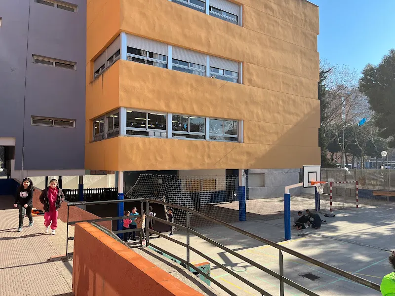 Colegio Público Joaquín Ruyra - Escuela de primaria en Barcelona - foto 2