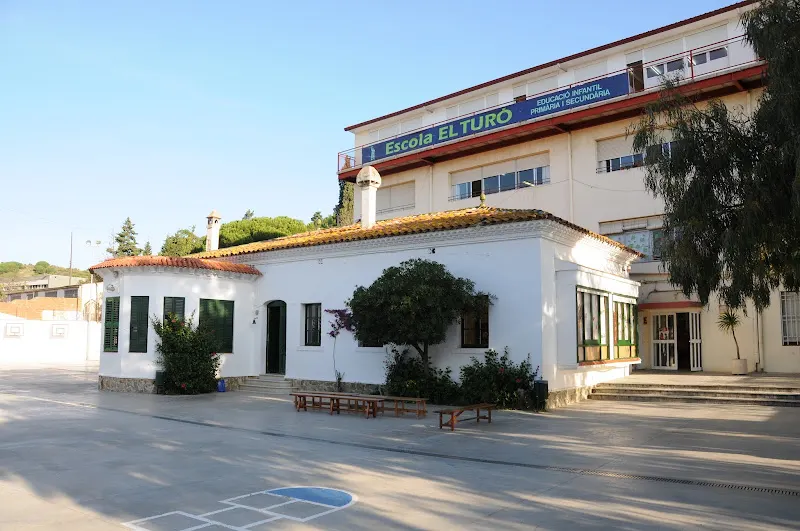 Col·legi Mare de Déu de Lourdes - Escuela católica en Mataró - foto 2