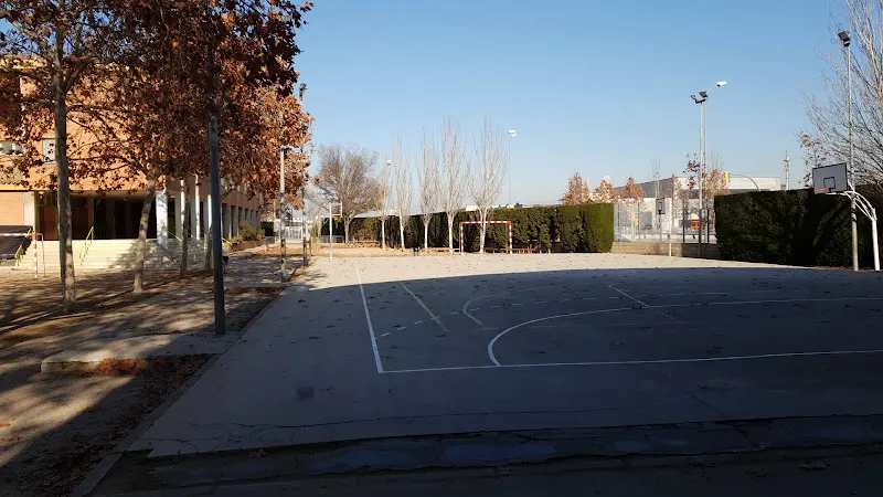 Escuela Elvira Cuyàs - Colegio público en Hospitalet de Llobregat (L) - foto 2
