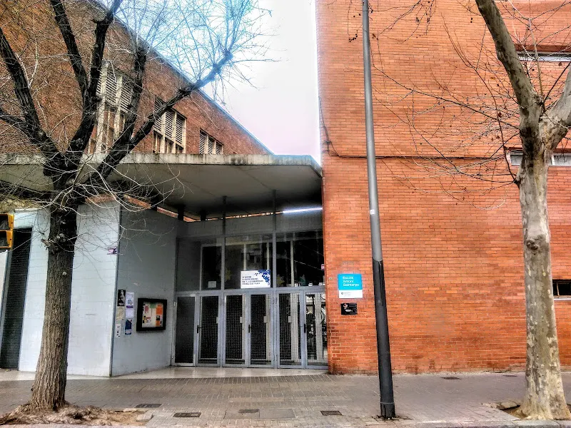 Colegio Antoni Balmanya - Colegio público en Barcelona - foto 2