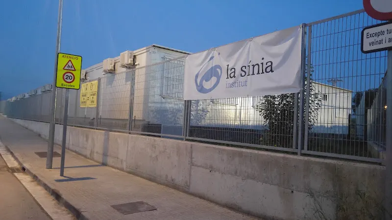 Instituto Público La Sínia - Instituto de secundaria en Parets del Valles - foto 2