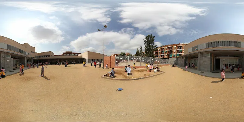 Escuela Antoni Gaudí - Colegio público en Sant Boi de Llobregat - foto 2