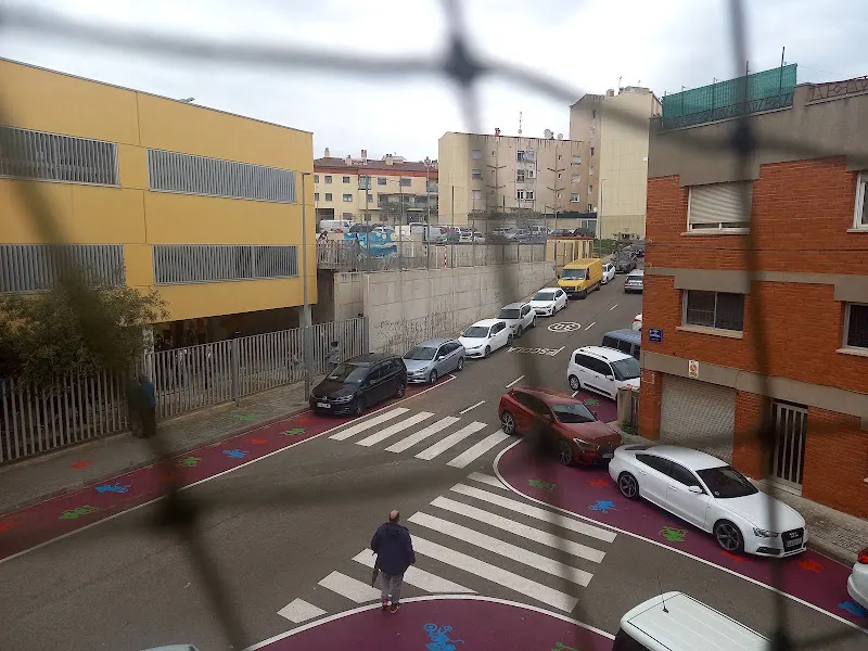 Escola Roser Capdevila - Colegio público en Terrassa - foto 2