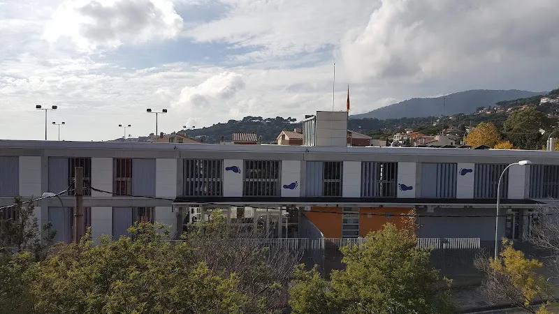 Escuelas Francesc Macià, escuela pública