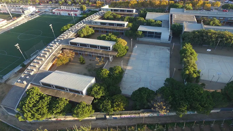 Institut Públic Vilatzara - Instituto de secundaria en Vilassar de Mar - foto 3