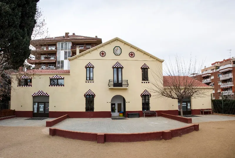 Escuela Pérez Sala - Colegio público en Vilassar de Mar - foto 2