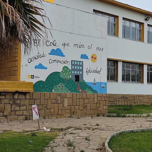Colegio Público Carlos V - Colegio público en Linea de la Concepcion (La) - foto 2