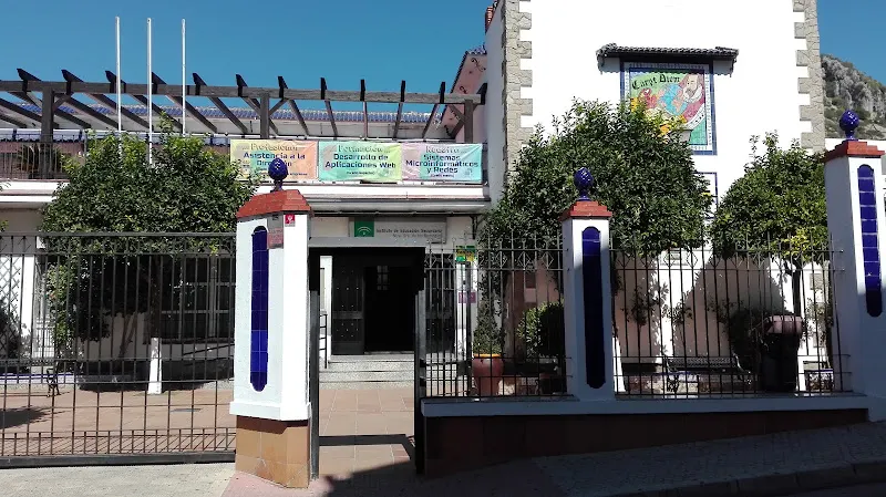 I.E.S. Ntra. Sra. de los Remedios - Instituto de secundaria en Ubrique - foto 2