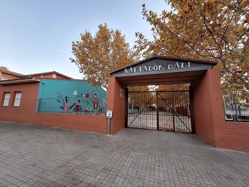 Escuela Salvador Dalí - Colegio público en Figueres - foto 2
