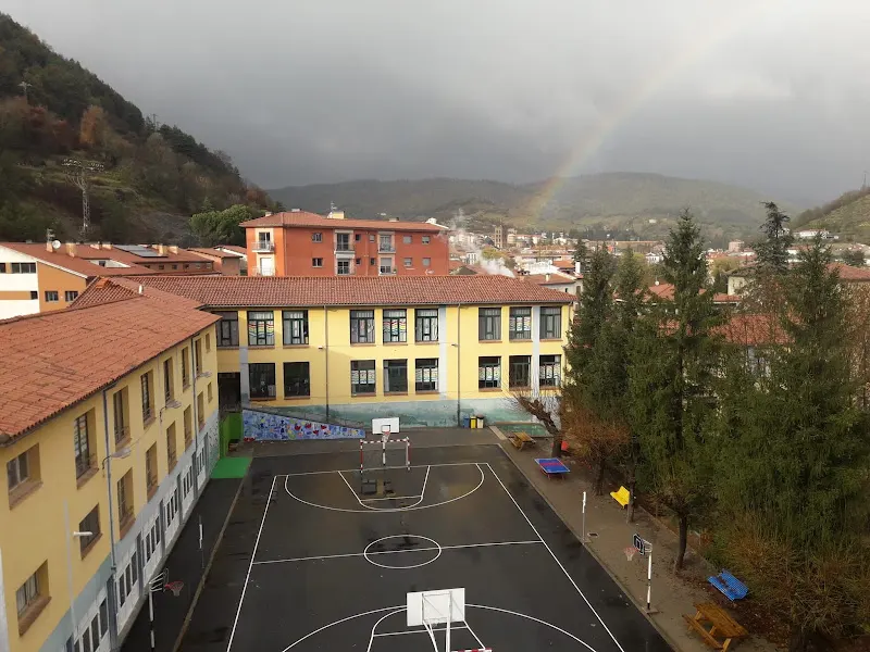Colegio Público Joan Maragall - Colegio público en Ripoll - foto 2