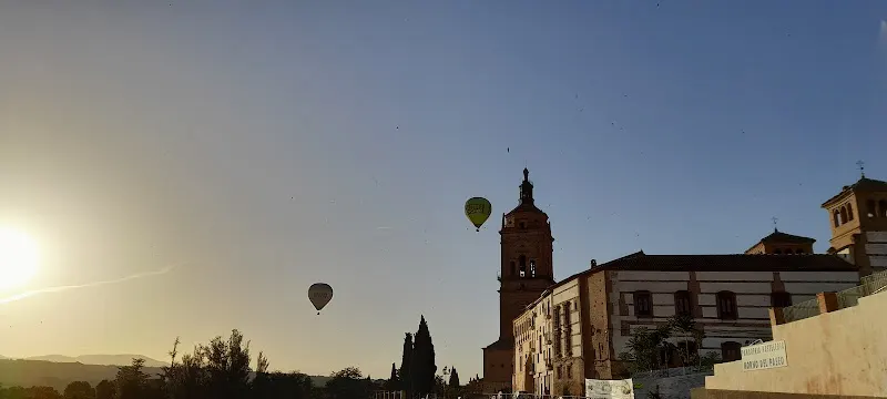 Colegio Concertado de Educación Primaria y Secundaria "Divina Infantita" - Colegio privado en Guadix - foto 3