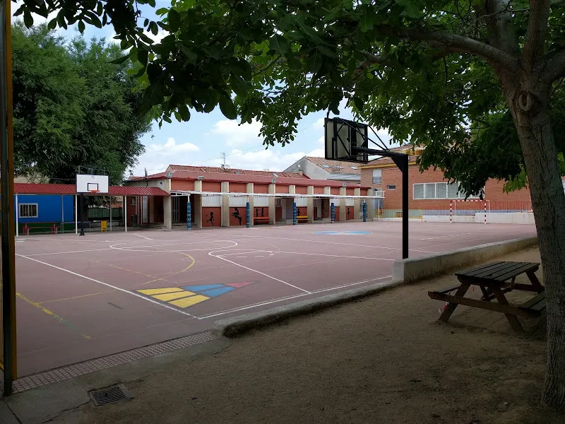 Colegio Público Angel Castro - Colegio público en Valdeavero - foto 2