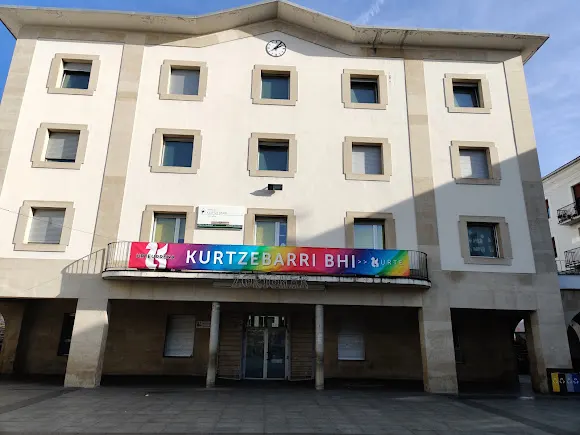 Instituto de Educación Secundaria Ies Kurtzebarri - Aretxabaleta