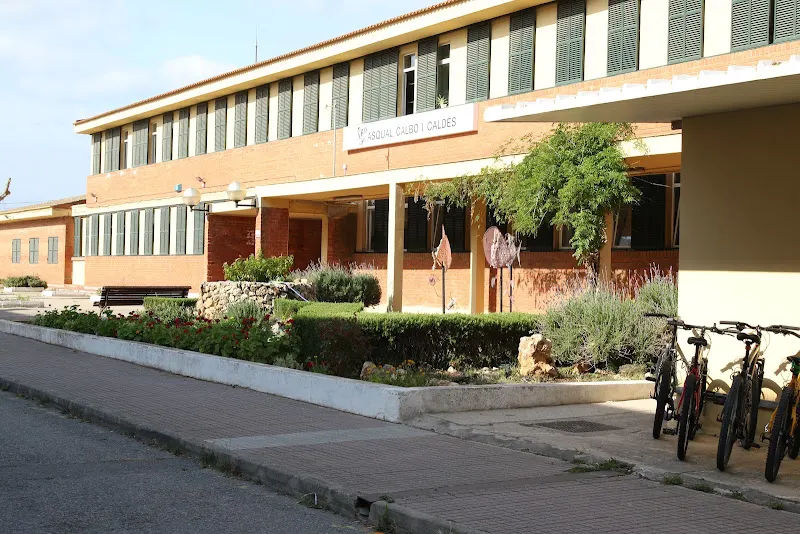 IES Pasqual Calbó i Caldés - Instituto de secundaria en Mao - foto 2