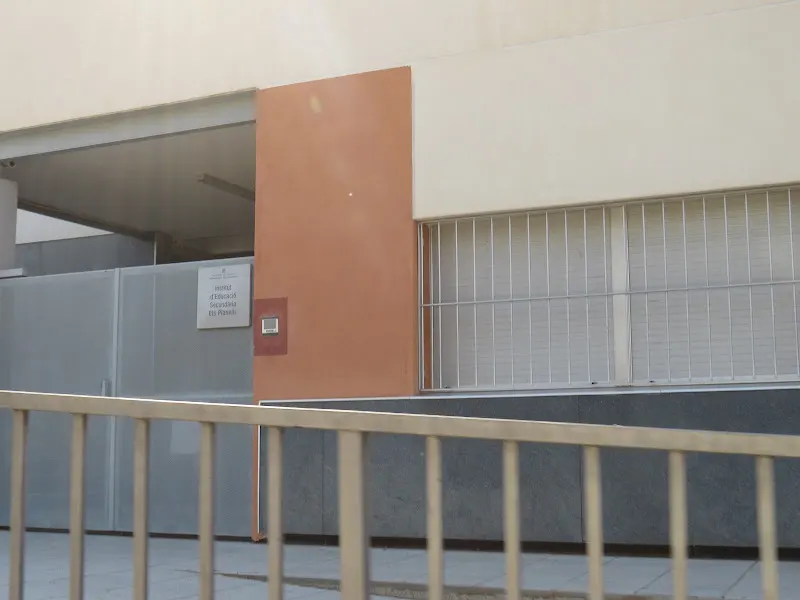 Escuela Publica y Instituto ELS PLANELLS - Colegio público en Artesa de Segre - foto 2