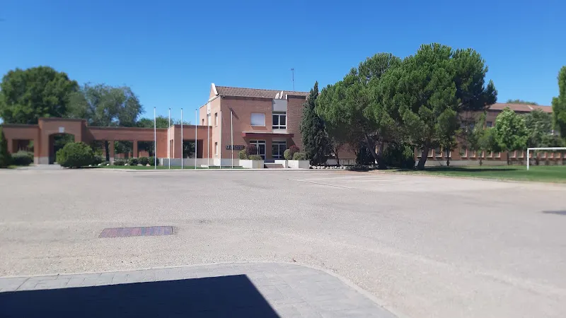 Colegio Internacional Santo Tomás de Aquino - Camarma de Esteruelas