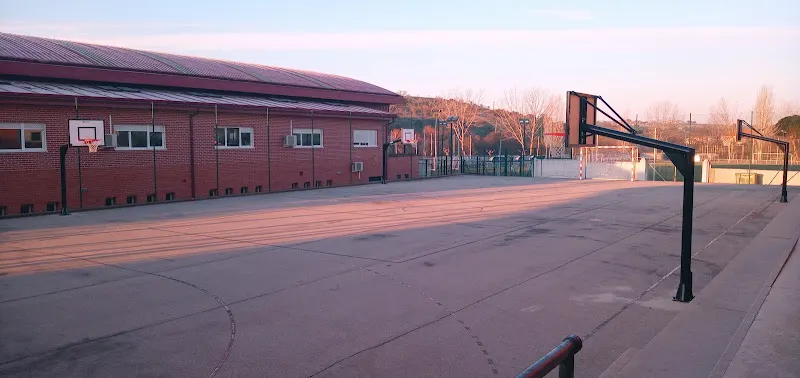 Colegio Público San Dámaso - Colegio público en Villamanta - foto 2