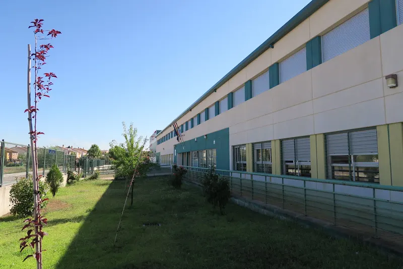 Instituto De Educación Secundaria IES Libertad - Instituto de secundaria en Carranque - foto 2