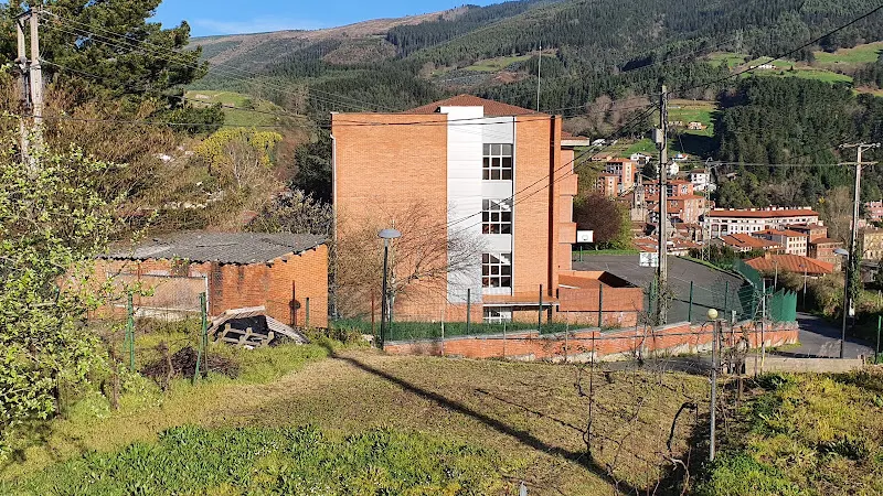 IES Balmaseda BHI - Instituto de secundaria en Balmaseda - foto 2