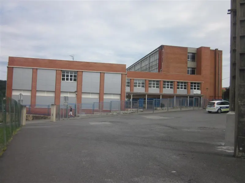 I.E.S. Uribe-Kosta B.H.I. - Instituto de secundaria en Plentzia - foto 2