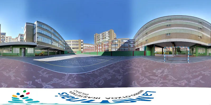 La Mennais Bilbao Berrio - Otxoa - Colegio concertado en Bilbao - foto 2