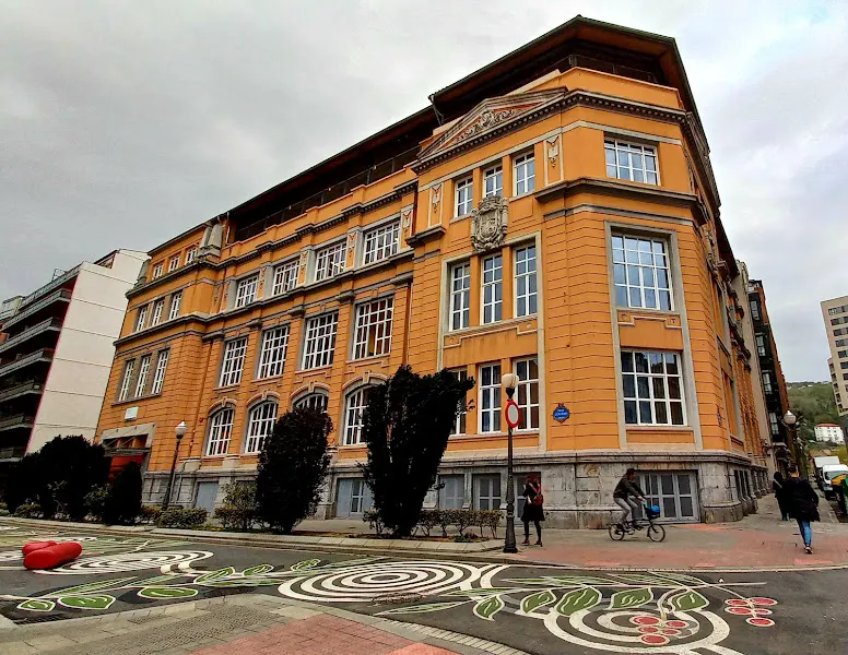 Colegio Público Cervantes - Colegio público en Bilbao - foto 2